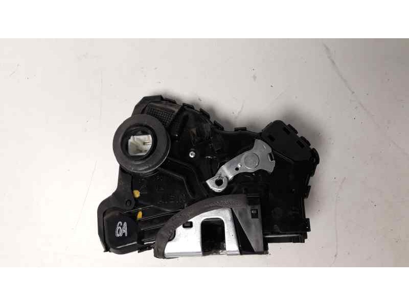 Recambio de cerradura puerta delantera izquierda para toyota auris active referencia OEM IAM 6904002210  