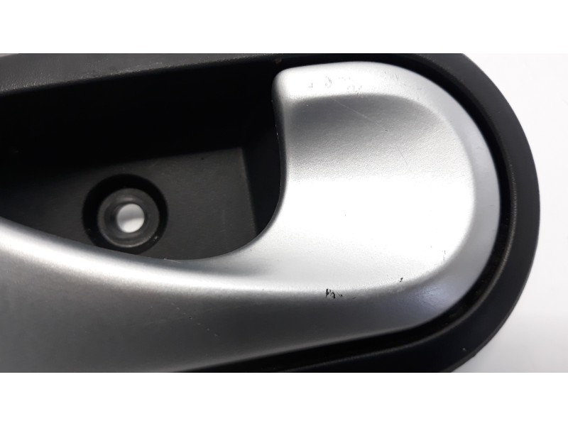Recambio de maneta interior trasera derecha para dacia sandero 1.5 blue dci diesel fap cat referencia OEM IAM 8200733847  