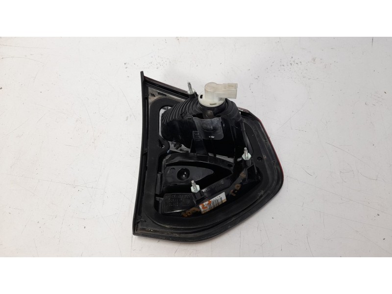 Recambio de piloto trasero derecho interior para citroen c4 picasso 2.0 blue-hdi fap referencia OEM IAM 6351LR  