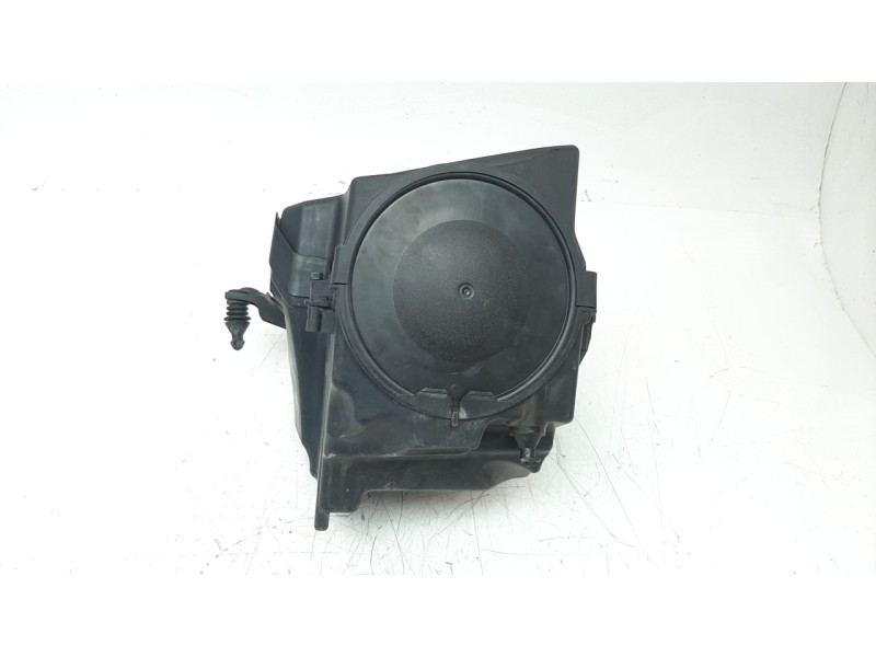 Recambio de filtro aire para volvo v40 1.6 diesel cat referencia OEM IAM 70526888  