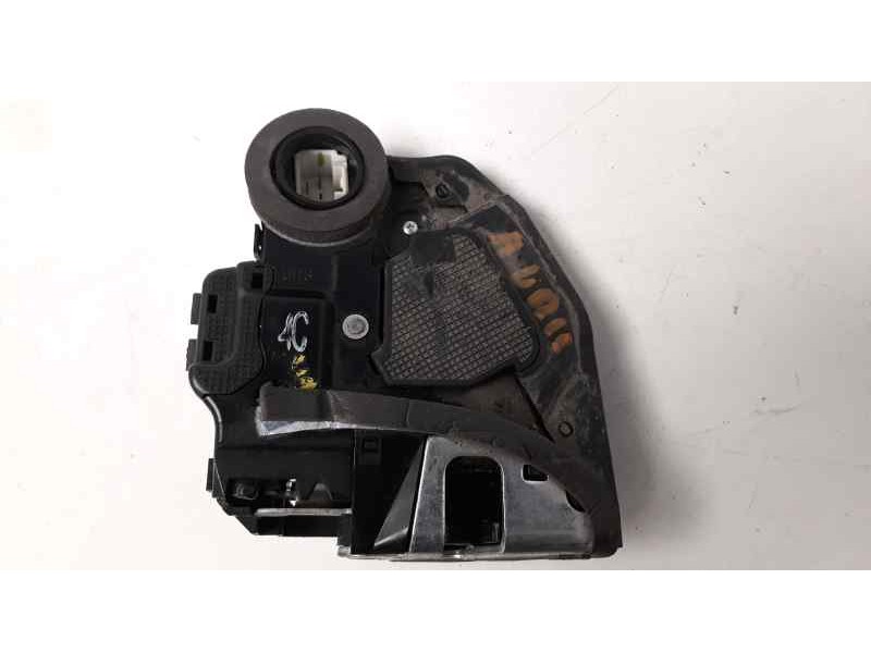 Recambio de cerradura puerta trasera derecha para toyota auris active referencia OEM IAM 6905005050  