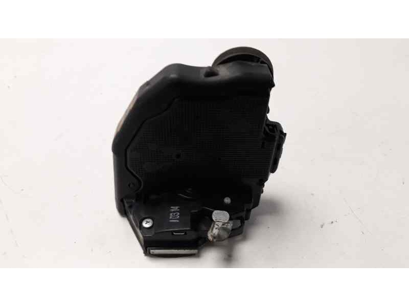 Recambio de cerradura puerta trasera derecha para toyota auris active referencia OEM IAM 6905005050  