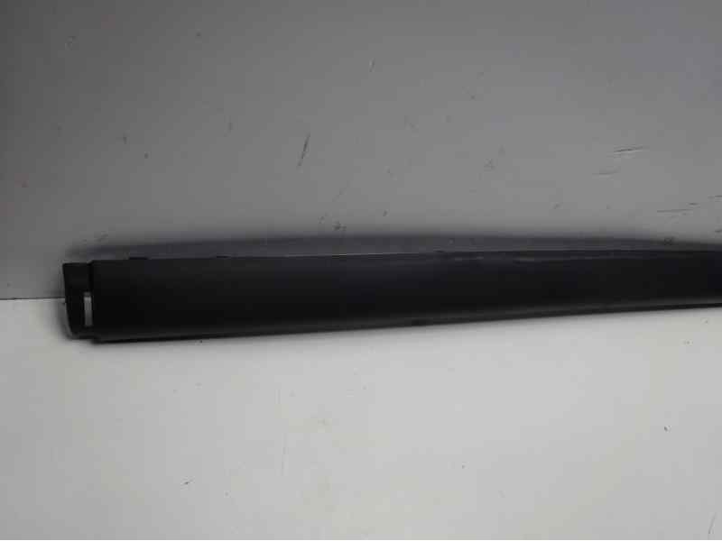 Recambio de molduras traseras para bmw serie 3 berlina (e46) referencia OEM IAM 51128195317  BM0181255