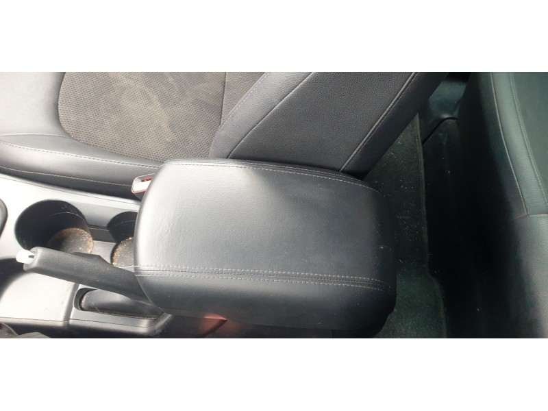 Recambio de apoyabrazos central para hyundai ix35 1.7 crdi cat referencia OEM IAM 846602S200RMS  