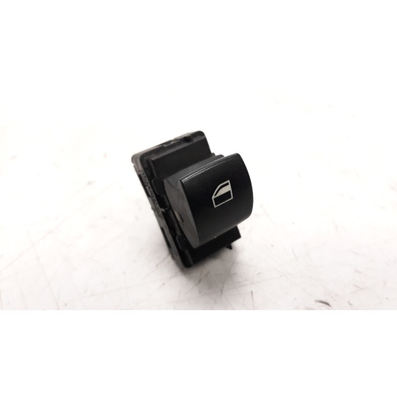 Recambio de mando elevalunas trasero derecho para bmw serie 1 berlina (e81/e87) 2.0 16v diesel cat referencia OEM IAM 6131697024