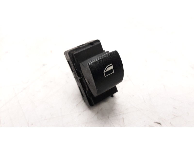 Recambio de mando elevalunas trasero derecho para bmw serie 1 berlina (e81/e87) 2.0 16v diesel cat referencia OEM IAM 6131697024