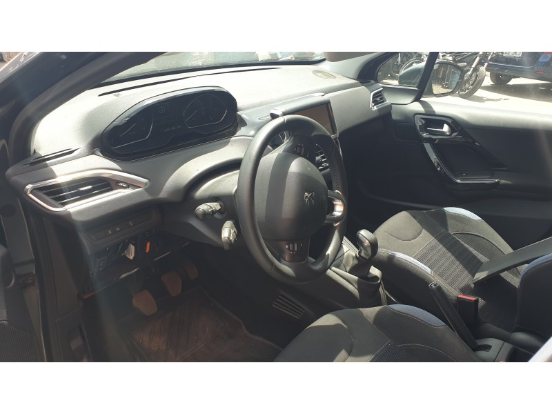 peugeot 208 del año 2015