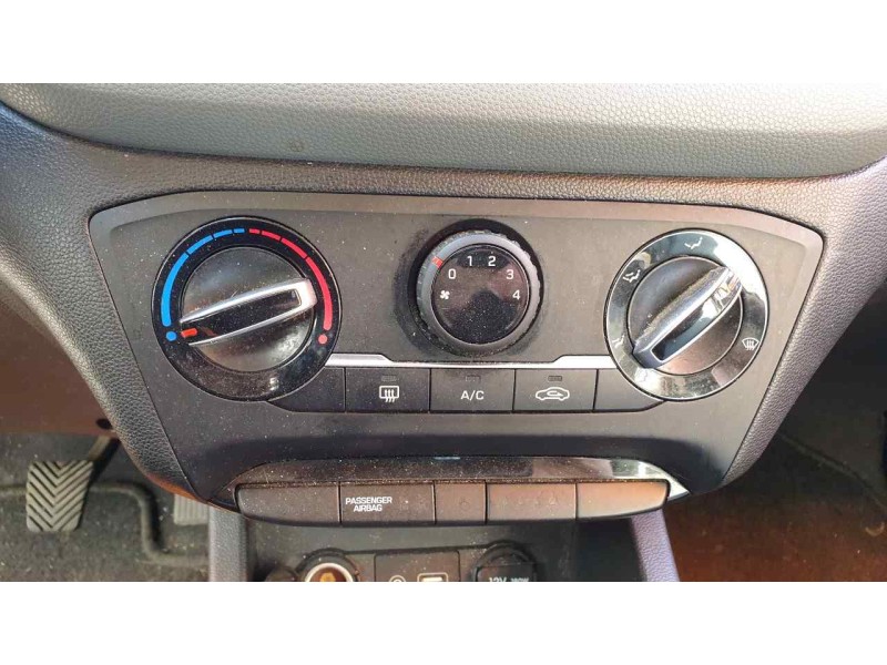 Recambio de mando calefaccion / aire acondicionado para hyundai i20 1.2 16v cat referencia OEM IAM 97250C8010  