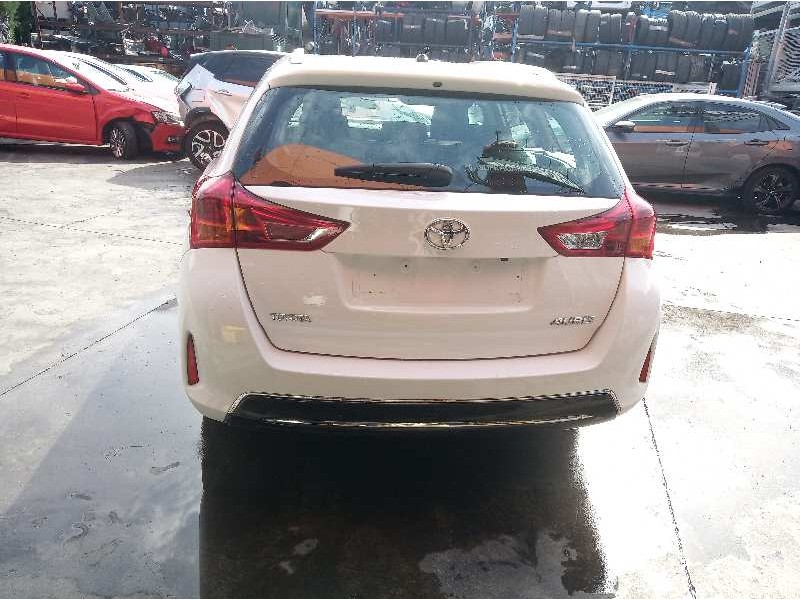 toyota auris touring sports (e18) del año 2014