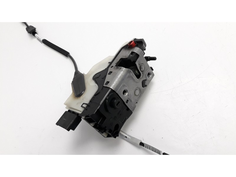 Recambio de cerradura puerta trasera derecha para peugeot 208 1.2 16v vti referencia OEM IAM 9812501180  