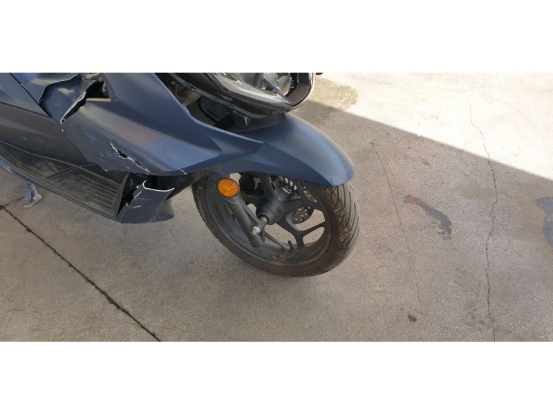 Recambio de llanta delantera para honda pcx 125 referencia OEM IAM 44650K1YJ50ZA  