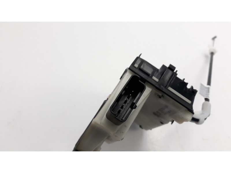 Recambio de cerradura puerta trasera derecha para peugeot 208 1.2 16v vti referencia OEM IAM 9812501180  