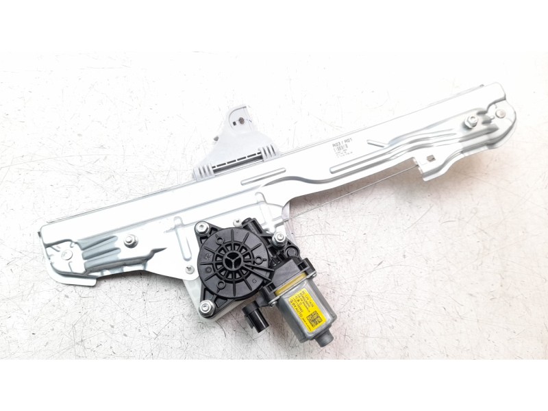 Recambio de elevalunas delantero derecho para hyundai kona 1.0 tgdi cat referencia OEM IAM 82402J9000  