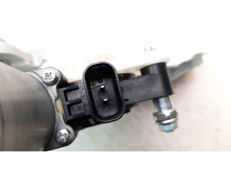 Recambio de elevalunas delantero derecho para hyundai kona 1.0 tgdi cat referencia OEM IAM 82402J9000  