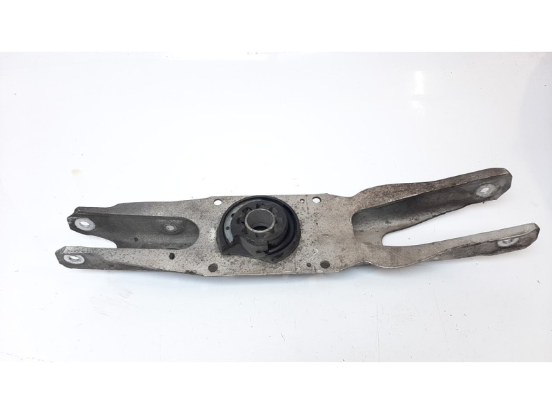 Recambio de brazo suspension inferior trasero izquierdo para mercedes-benz clase a (w176) 2.1 cdi cat referencia OEM IAM A246352