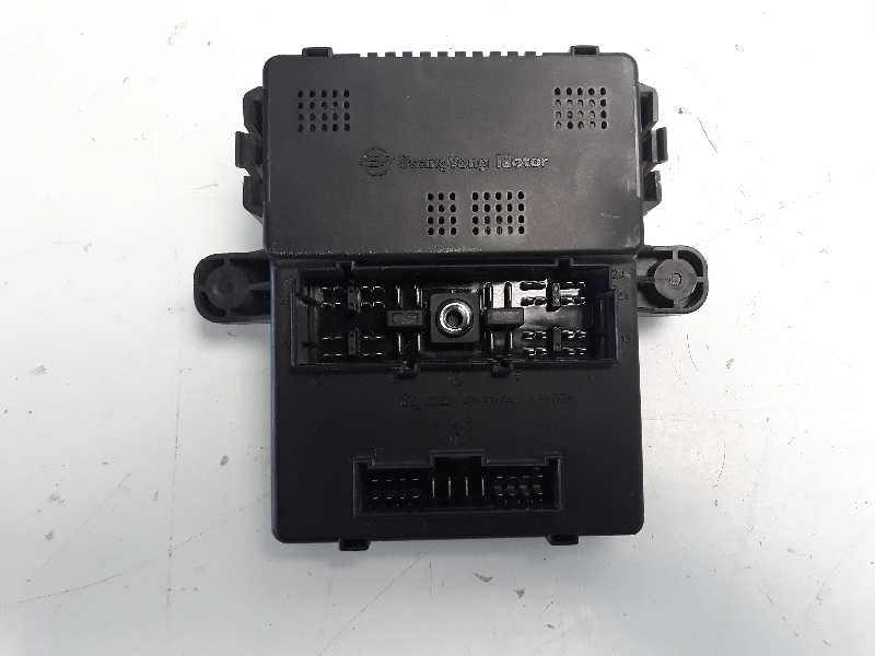 Recambio de modulo electronico para ssangyong rodius xdi deluxe 4wd referencia OEM IAM 8232021041  