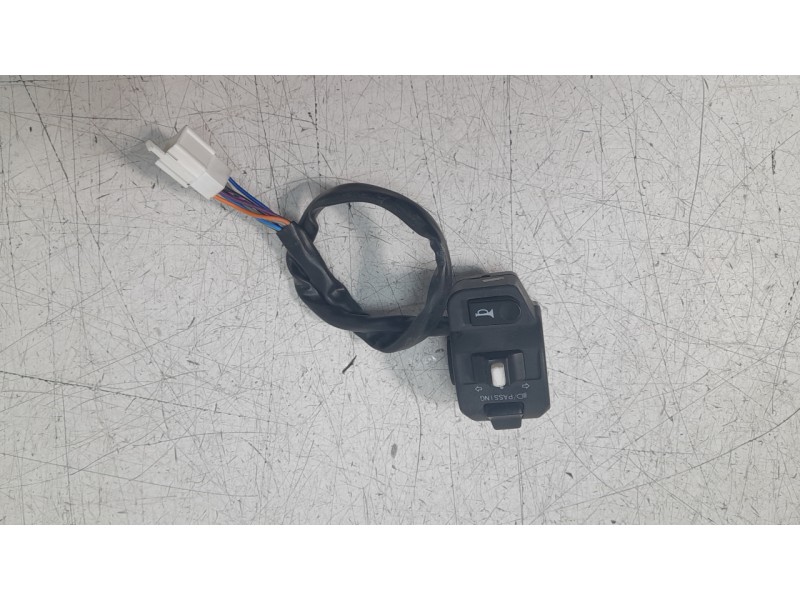 Recambio de piña luces derecha para seat mo mo referencia OEM IAM PIÑA  