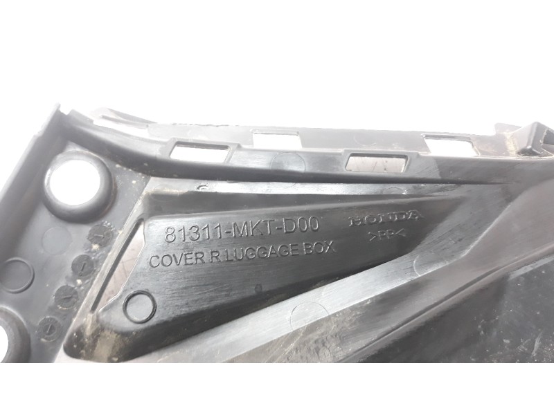 Recambio de moldura para honda x-adv referencia OEM IAM 81311MKTD00  