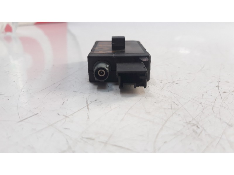 Recambio de antena para citroen c4 picasso 1.2 12v e-thp referencia OEM IAM 9807982580  