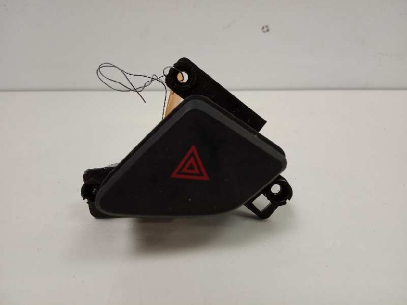 Recambio de warning para hyundai i30 classic gls referencia OEM IAM 864W01401  