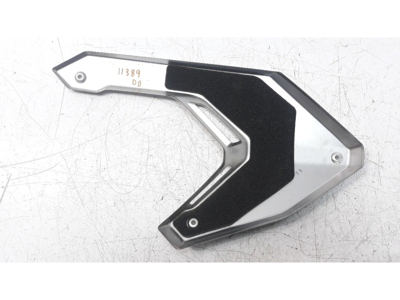 Recambio de moldura para honda x-adv referencia OEM IAM 64620MKTD00  