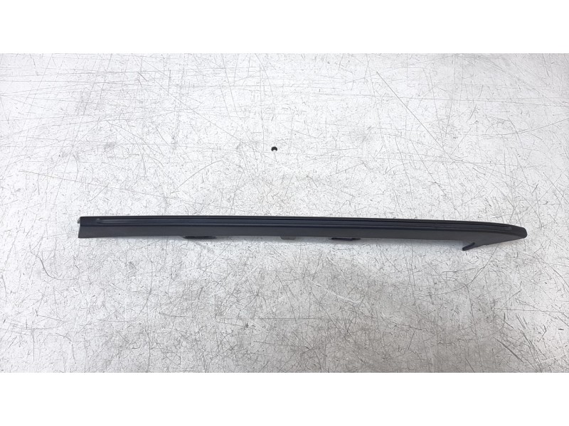 Recambio de molduras delanteras para porsche cayenne (typ 92aa) diesel referencia OEM IAM 7P5807686E  