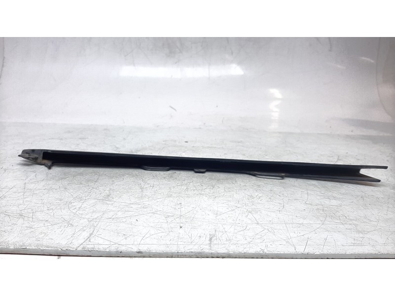 Recambio de molduras delanteras para porsche cayenne (typ 92aa) diesel referencia OEM IAM 7P5807686E  