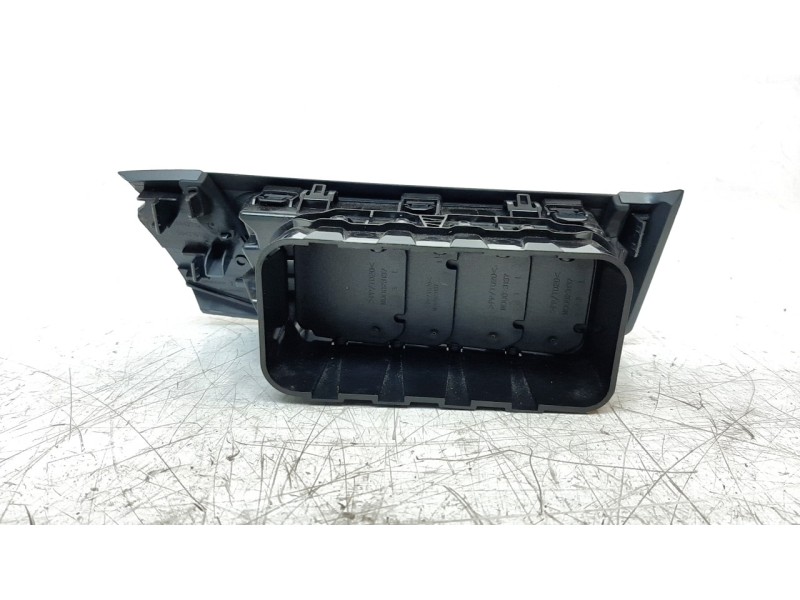 Recambio de aireador izquierdo para renault express advance referencia OEM IAM 687606774R  