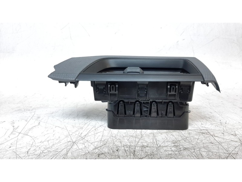 Recambio de aireador izquierdo para renault express advance referencia OEM IAM 687606774R  