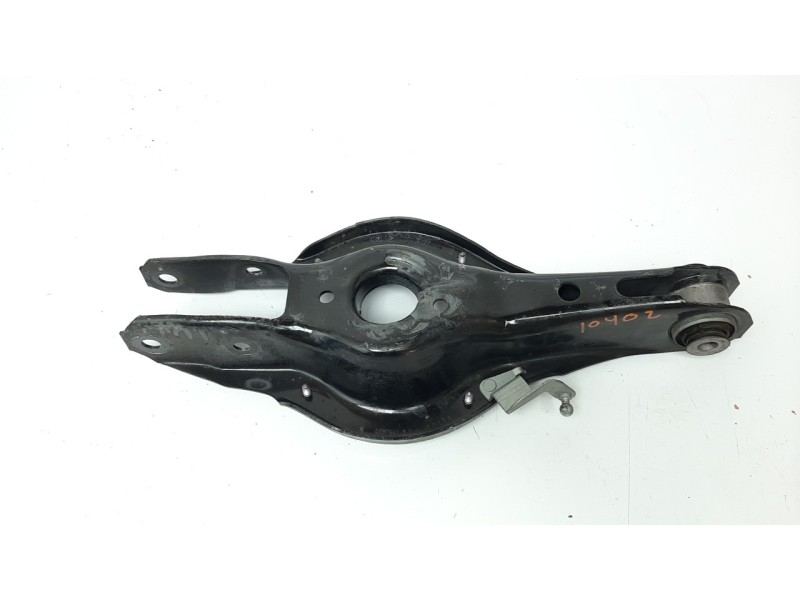 Recambio de brazo suspension inferior trasero izquierdo para bmw serie 1 lim. (f20) 2.0 turbodiesel referencia OEM IAM 333224671
