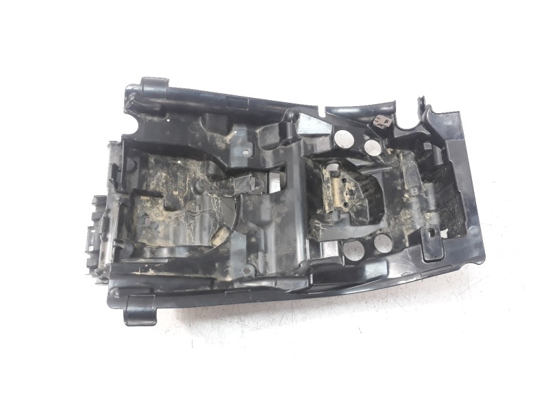Recambio de moldura para honda x-adv referencia OEM IAM 81240MKTD0  