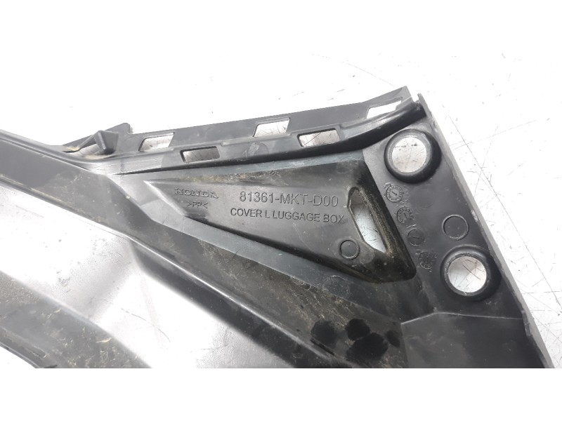 Recambio de moldura para honda x-adv referencia OEM IAM 81361MKTD00  