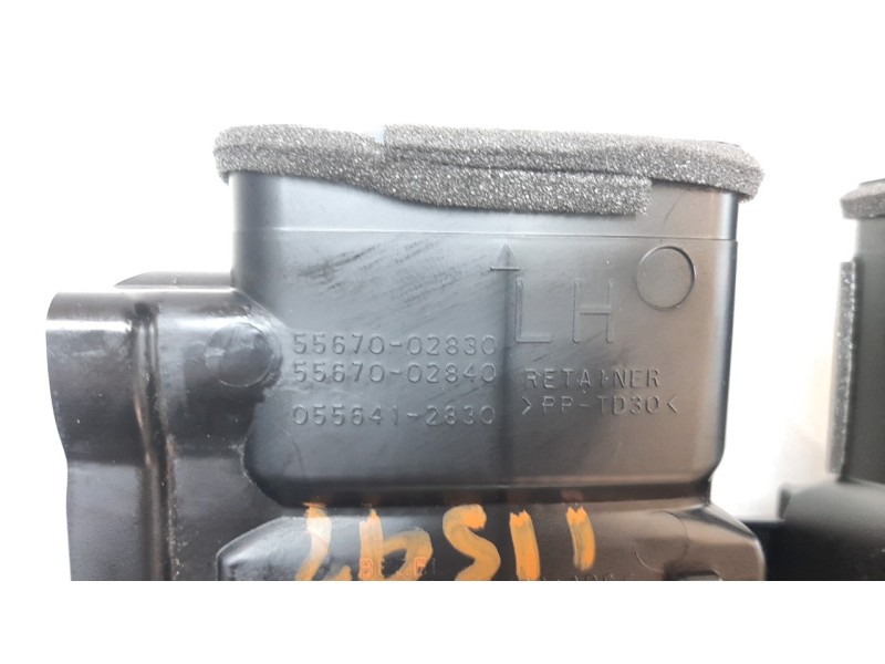 Recambio de rejilla aireadora para toyota corolla (e21) referencia OEM IAM 5567002830  