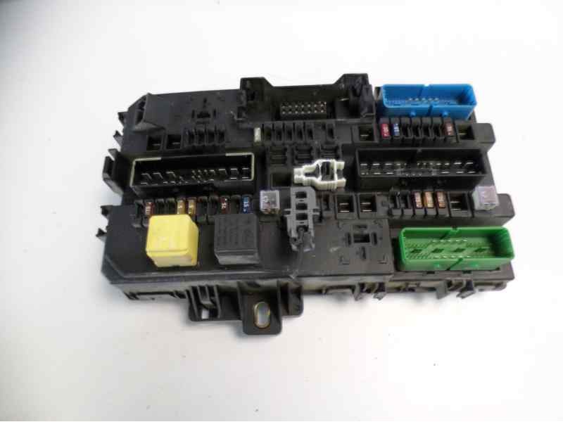 Recambio de caja reles / fusibles para opel astra h berlina enjoy referencia OEM IAM 13145017 5DK00866930 