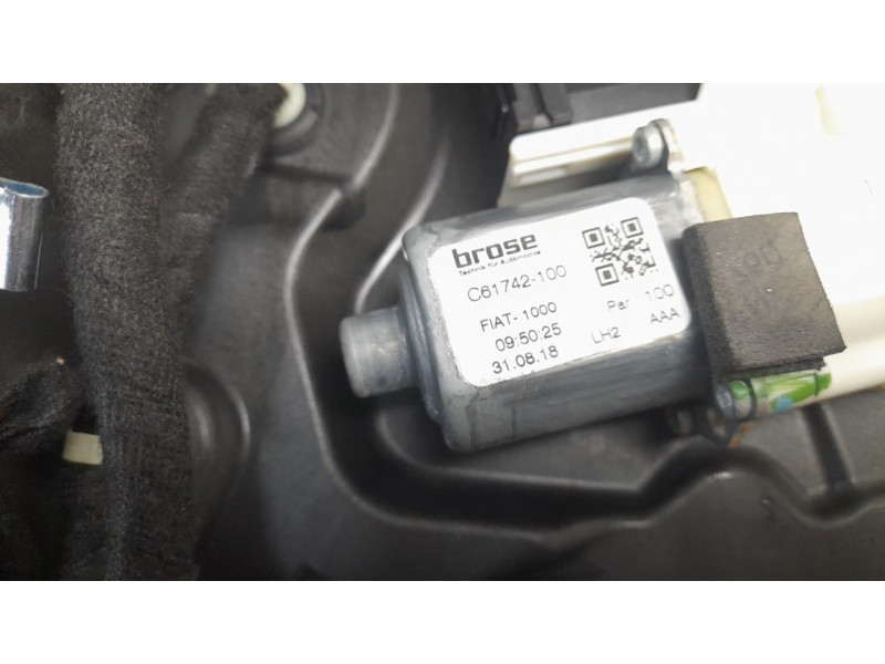 Recambio de elevalunas delantero izquierdo para jeep compass ii longitude 4x2 referencia OEM IAM 68242679AE  