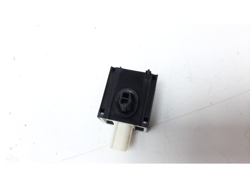 Recambio de modulo electronico para mazda 3 berlina (bp) referencia OEM IAM BCKA676B1  