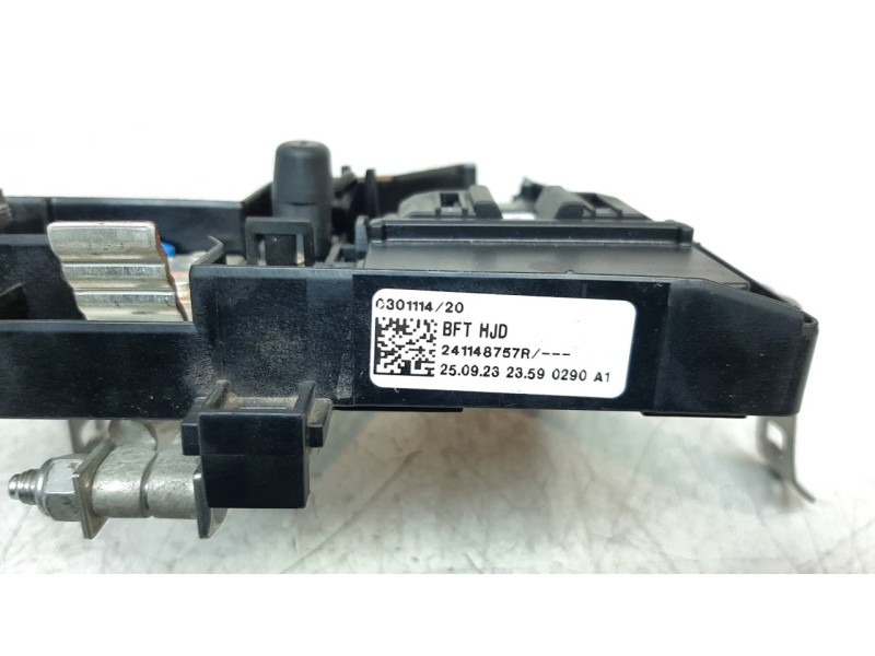 Recambio de caja reles / fusibles para renault express advance referencia OEM IAM 241148757R  
