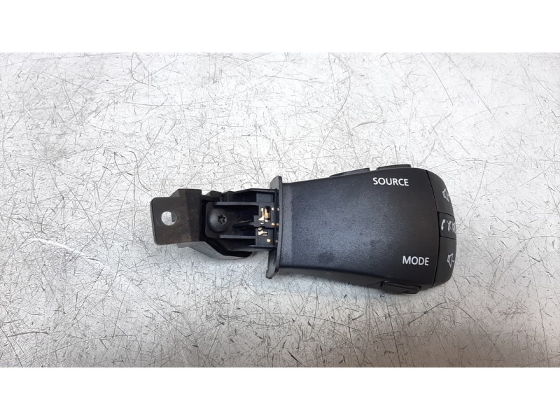 Recambio de mando volumen para renault express advance referencia OEM IAM 255522187R  