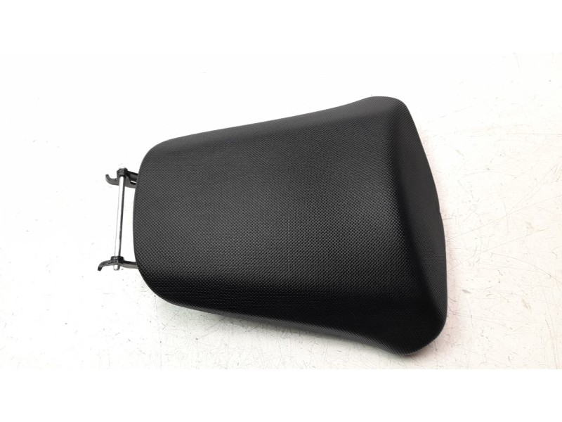 Recambio de asiento para honda nc 750 referencia OEM IAM 77300MKWD01  