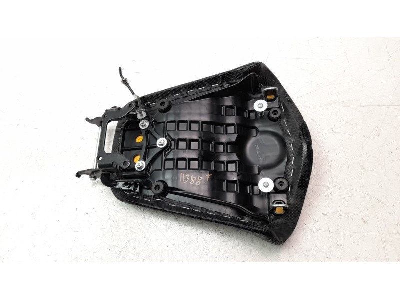 Recambio de asiento para honda nc 750 referencia OEM IAM 77300MKWD01  