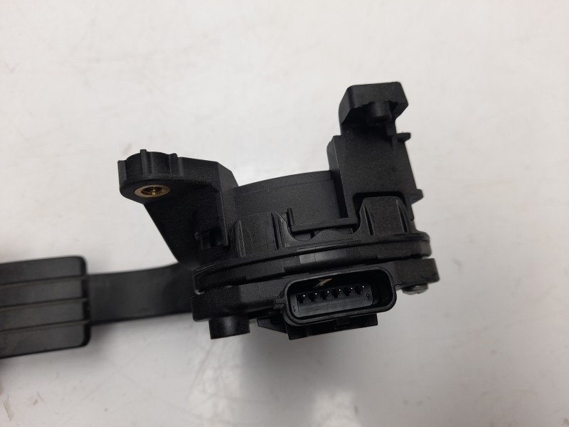 Recambio de potenciometro pedal para renault clio iv technofeel referencia OEM IAM 180029347R  