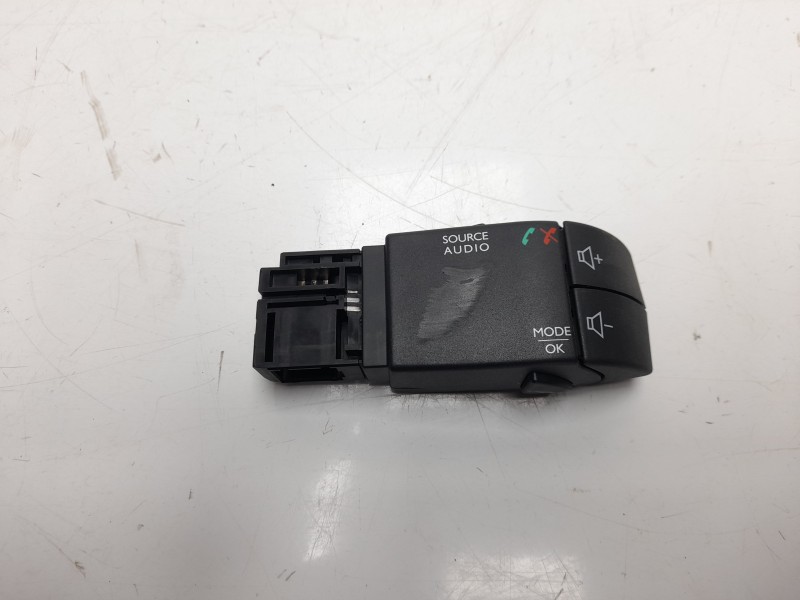 Recambio de mando multifuncion para renault clio iv technofeel referencia OEM IAM 255522448R  