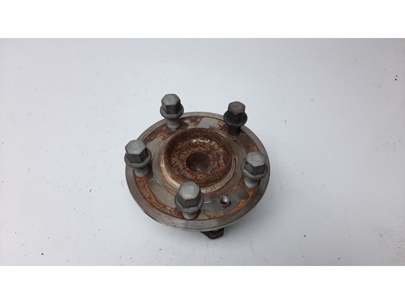 Recambio de buje para mercedes-benz clase a (w169) 1.5 cat referencia OEM IAM A1699810027  