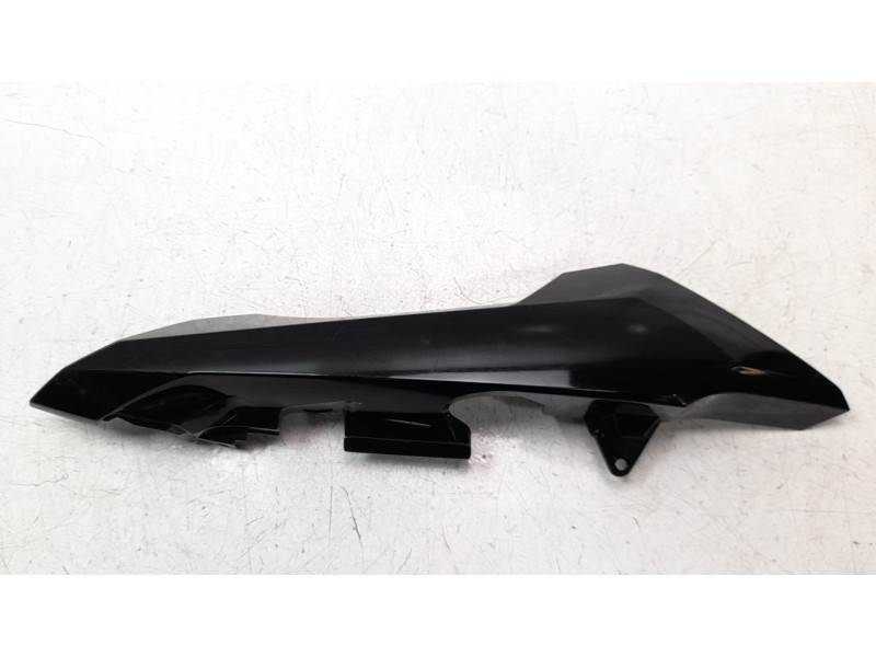 Recambio de moldura para honda nc 750 referencia OEM IAM 77215MKAD80ZM  