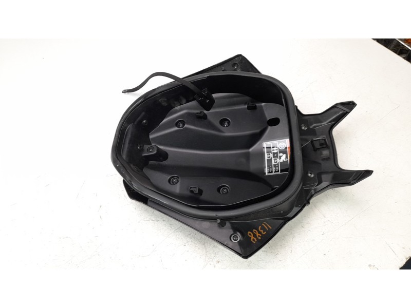 Recambio de moldura para honda nc 750 referencia OEM IAM 81320MGSD30  