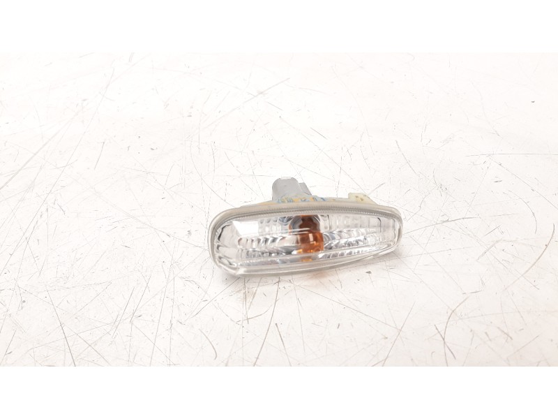 Recambio de piloto lateral izquierdo para kia rio 1.2 cat referencia OEM IAM 923031W  