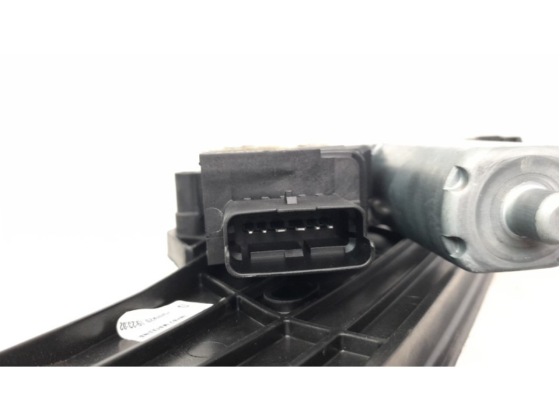 Recambio de elevalunas trasero derecho para peugeot 3008 allure referencia OEM IAM 9830388880  