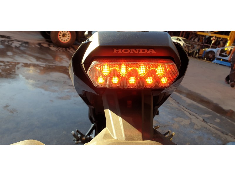 Recambio de piloto trasero central para honda nc 750 referencia OEM IAM 33701MKAD81  