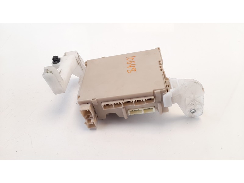 Recambio de caja reles / fusibles para toyota aygo 1.0 cat referencia OEM IAM 892210H010 827300H040 