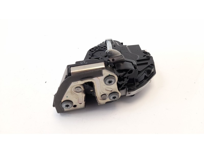 Recambio de cerradura puerta trasera derecha para toyota aygo 1.0 cat referencia OEM IAM 6905002390  